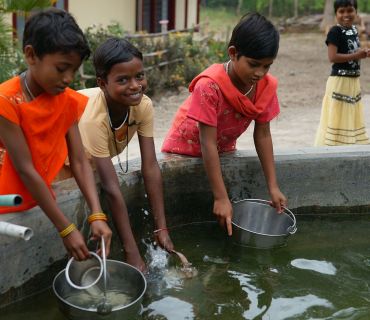 Sauberes Trinkwasser direkt am Haus ist in Indien keine Selbstverständlichkeit.
