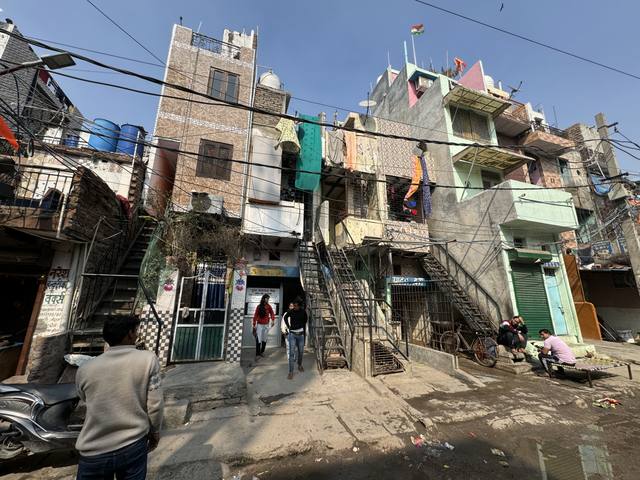 Das Jugendzentrum liegt mitten im Slum von Azadpur, Nord-Delhi